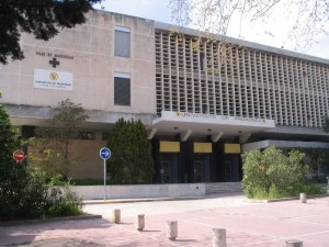 Entrée du bâtiment yves mathieu, Aix-Marseille Université - Site Saint-Charles